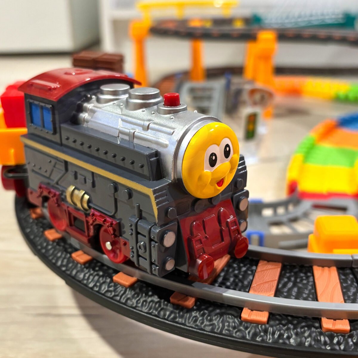 Elektrinis traukinys ir lenktynių trasa du viename su šviečiančiu viaduku, 192 dalių – Paveikslėlis 9