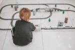 Elektrinis traukinys su 914 cm bėgių trasa, tiltu ir tuneliu, 86 dalys – Paveikslėlis 4