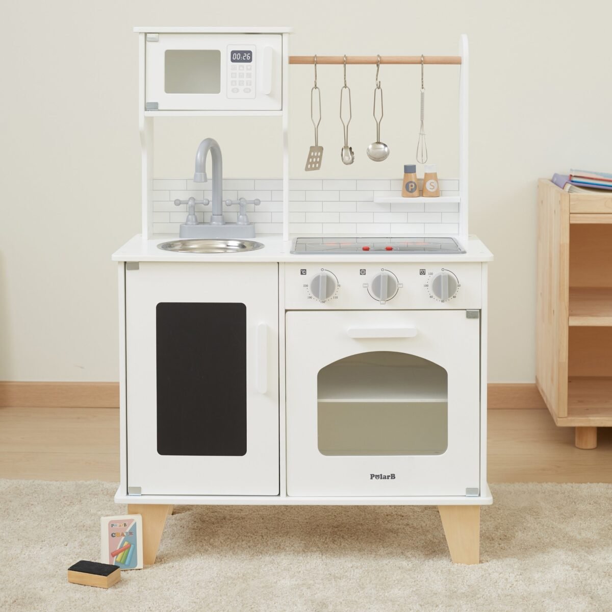 Medinė interaktyvi virtuvėlė su kreidine lenta ir virtuvės priedais – Paveikslėlis 2