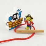 Medinės vėrimo kaladėlės piratų nuotakiai