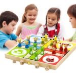 Medinis Ludo stalo žaidimas su gyvūnėlių figūrėlėmis