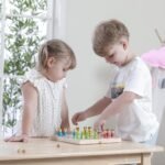 Medinis Ludo stalo žaidimas su gyvūnėlių figūrėlėmis