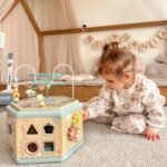 Medinis Montessori lavinamasis šešiakampis su atidaromu dangčiu – Paveikslėlis 2