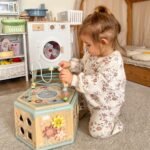 Medinis Montessori lavinamasis šešiakampis su atidaromu dangčiu – Paveikslėlis 4