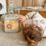 Medinis Montessori lavinamasis šešiakampis su atidaromu dangčiu – Paveikslėlis 6
