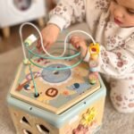 Medinis Montessori lavinamasis šešiakampis su atidaromu dangčiu – Paveikslėlis 9