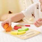 Medinis Montessori pjaustomų vaisių rinkinys su peiliuku ir lentele