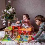 Medinis fermos žaidimo rinkinys su gyvūnėliais ir pastatais