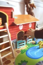 Medinis fermos žaidimo rinkinys su gyvūnėliais ir pastatais