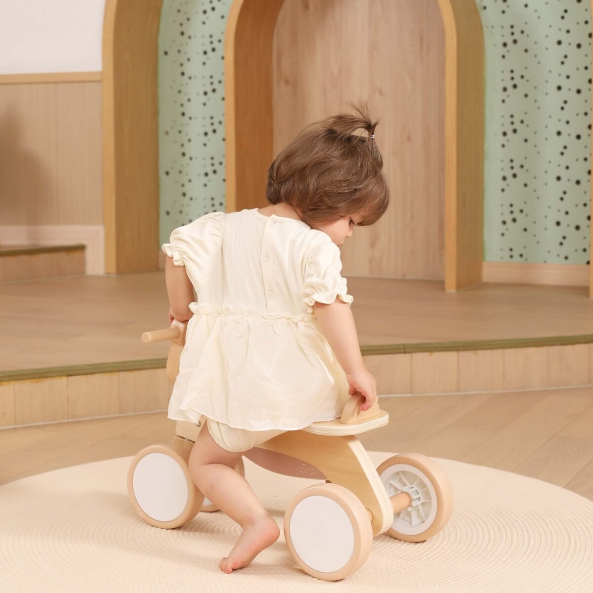 Medinis paspiriamasis meškiukas tyliais EVA ratais – Paveikslėlis 4