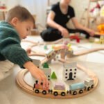 Medinis traukinukų rinkinys su magnetais – Paveikslėlis 2