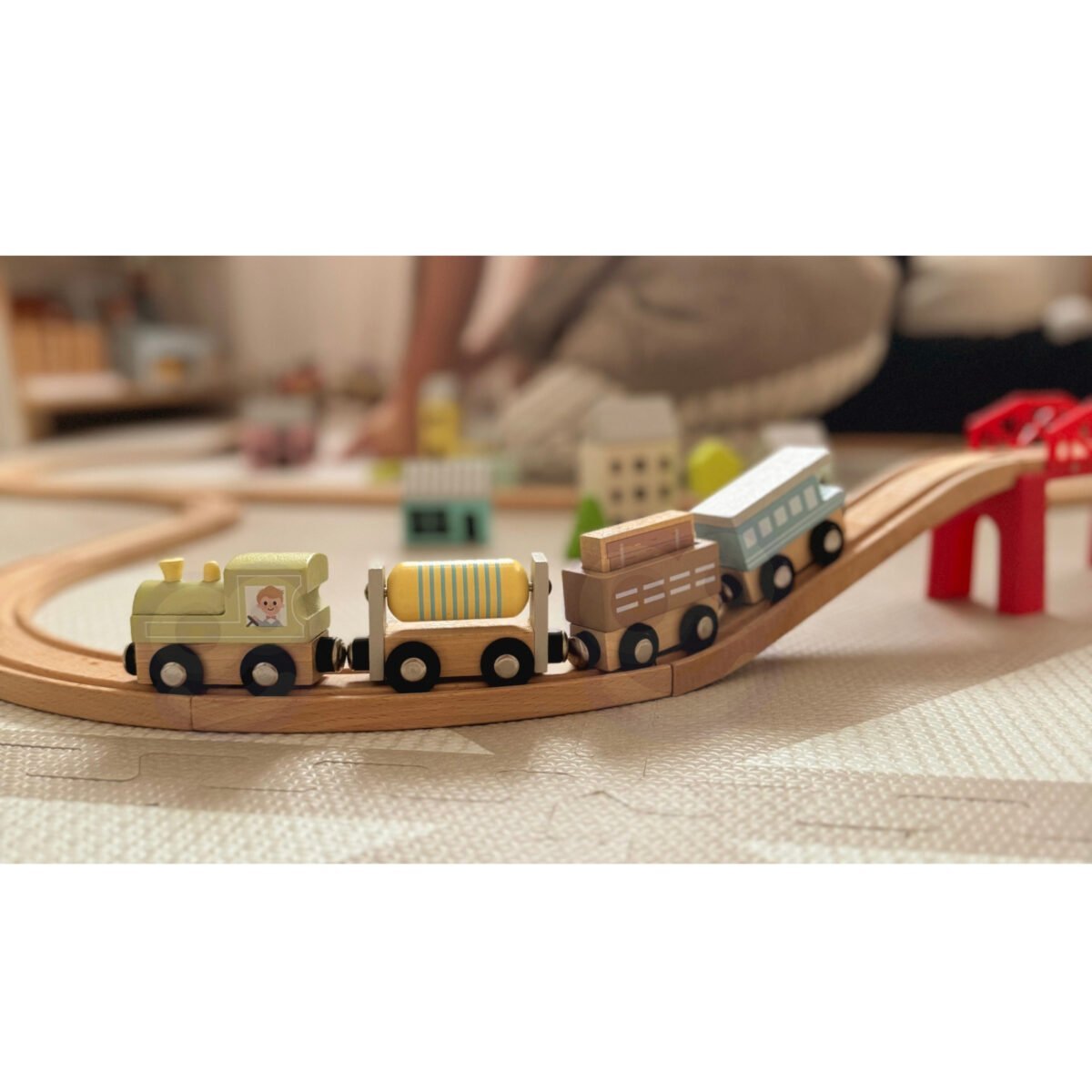 Medinis traukinukų rinkinys su magnetais – Paveikslėlis 5