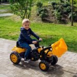 Pedalinis traktorius su kaušu