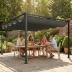 Pergola su įtraukiamu stogu ir 2 privatumo sienelėmis