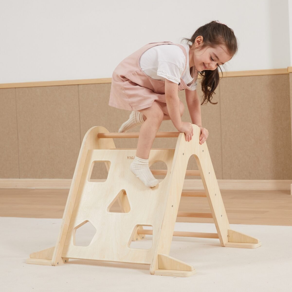 Piklerio medinis laipiojimo trikampis – Paveikslėlis 2