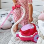 Žaislinis dulkių siurblys su siurbimo funkcija