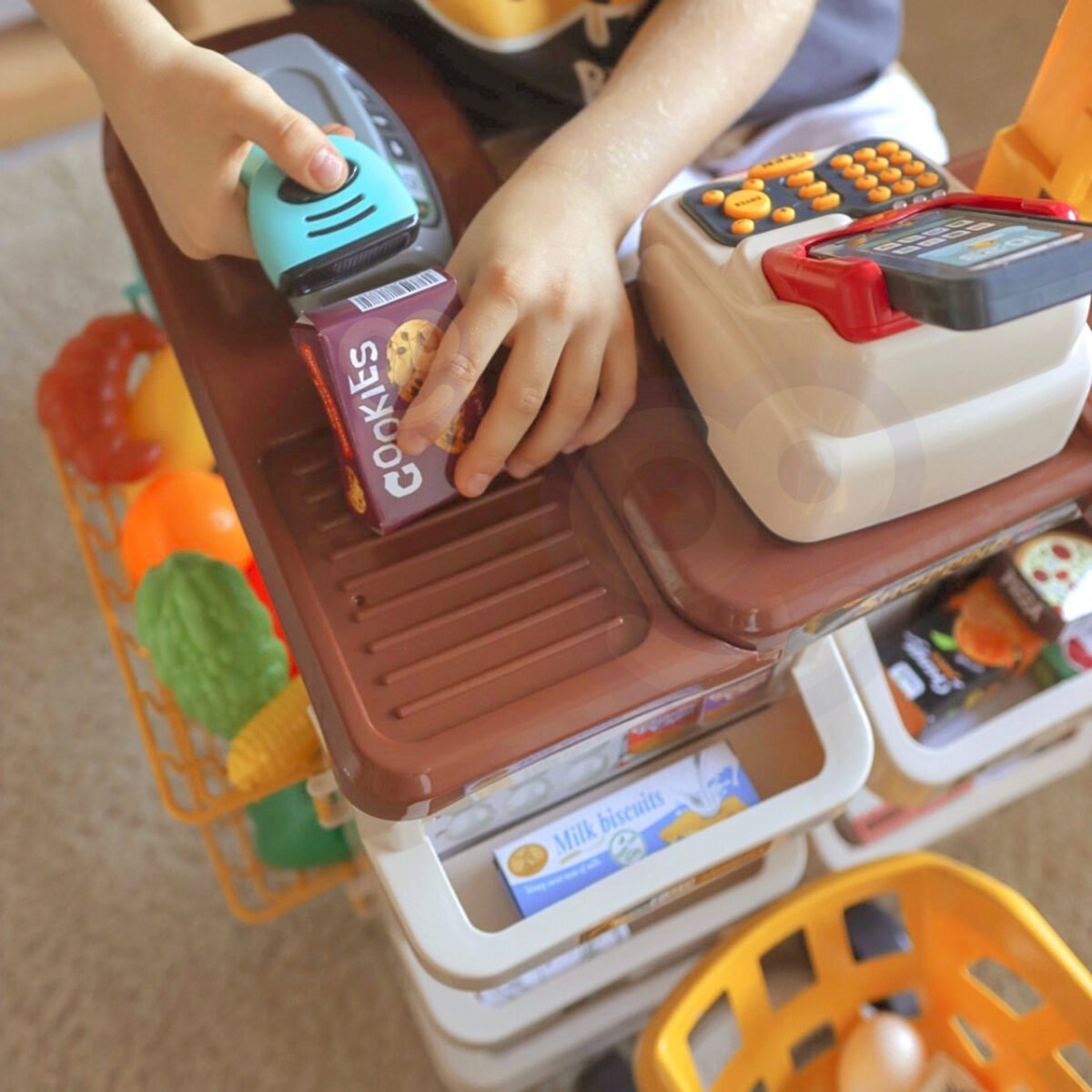 Žaislinis prekybos centras su vežimėliu, svarstyklėmis, kasa, skeneriu ir 48 priedais – Paveikslėlis 5