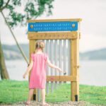 Dideli mediniai lauko varpeliai vaikų muzikavimui