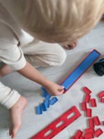 Elektrinis domino kaladėlių statymo traukinukas su garais, 80 detalių