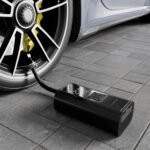 Elektrinis oro kompresorius su 6000 mAh nešiojamuoju įkrovikliu ir LED žibintuvėliu – Paveikslėlis 2