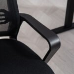 Ergonomiška konferencinė kėdė su tinkliniu audiniu ir rogučių pagrindu – Paveikslėlis 9