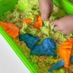 Kinetinis smėlis 1,5 kg rinkinys su gyvūnų formelėmis ir smėlio dėže – Paveikslėlis 7
