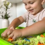 Kinetinis smėlis 1,5 kg rinkinys su gyvūnų formelėmis ir smėlio dėže – Paveikslėlis 9