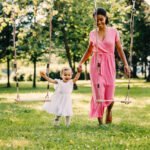 Medinė žaidimų aikštelė su bokšteliu, dvigubomis sūpynėmis, čiuožykla ir smėlio dėže