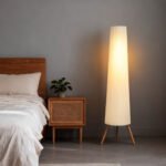 Pastatomas LED reguliuojamo ryškumo šviestuvas su mediniu trikoju ir medžiaginiu gaubtu