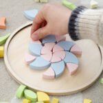 Pastelinė Montessori dėlionė mandaloms su gėlių motyvais