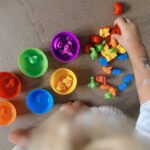 Montessori edukacinis spalvų rūšiuoklis su gyvūnėliais ir žnyplutėmis