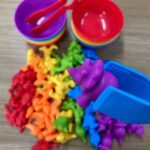 Montessori edukacinis spalvų rūšiuoklis su gyvūnėliais ir žnyplutėmis