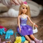 Lėlė Lili mados modelis su drabužių ir aksesuarų rinkiniu – Paveikslėlis 6