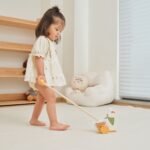 Medinė stumiama žąselė su garsais ėjimo lavinimui nuo 18 mėn. – Paveikslėlis 3