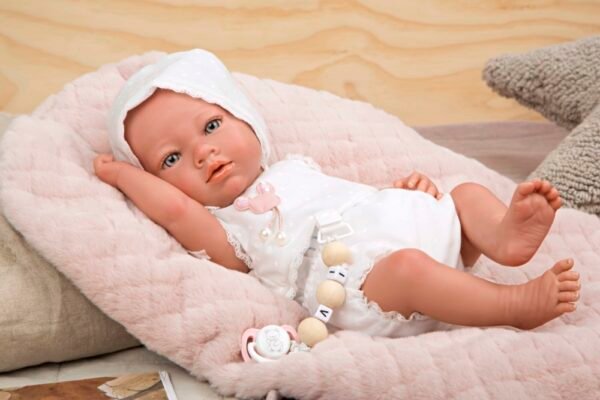 Reborn lėlytė baltais rūbeliais