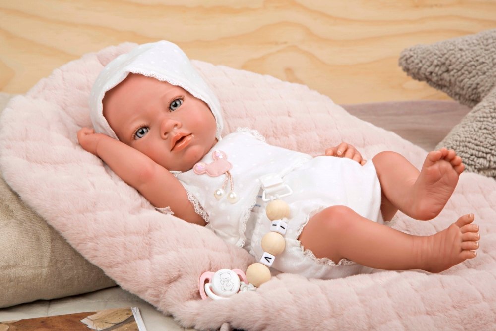 Reborn lėlytė baltais rūbeliais Reborn lėlytė baltais rūbeliais