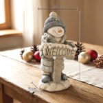 Sniego senio magnio oksido figūra su apšvietimu, „Welcome“ ženklu ir laikmačiu – Paveikslėlis 3
