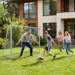 Futbolo vartai su metaliniu rėmu ir PE tinklu 240 x 86 x 160 cm (Sidabrinė) – Paveikslėlis 2