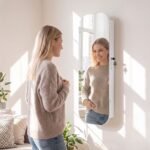 Papuošalų spintelė su veidrodžiu ir LED apšvietimu (Balta) – Paveikslėlis 3