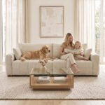 Trivietė sofa su aksominiu audiniu ir medinėmis kojelėmis – Paveikslėlis 8